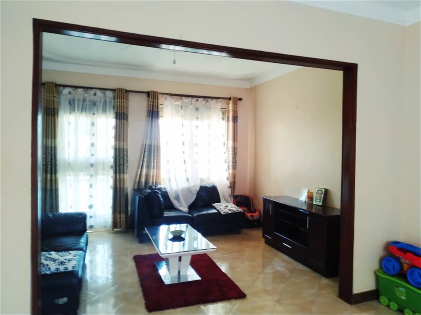 Storeyed house for rent in Bugoloobi Kampala