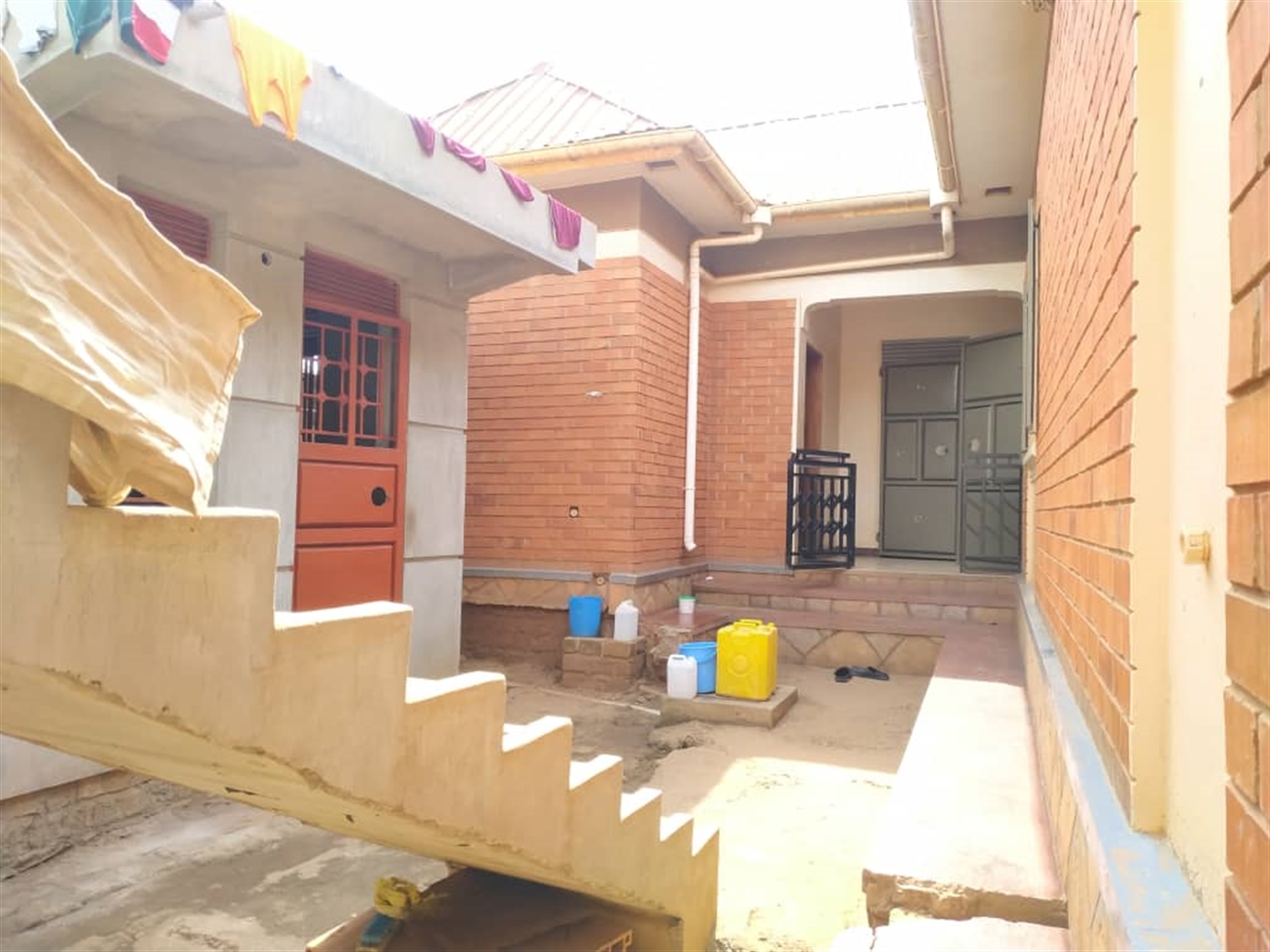 Storeyed house for rent in Bugoloobi Kampala