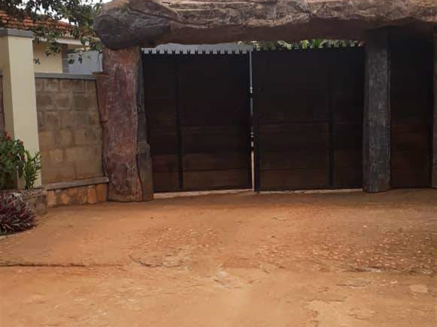 Bungalow for sale in Sentema Wakiso