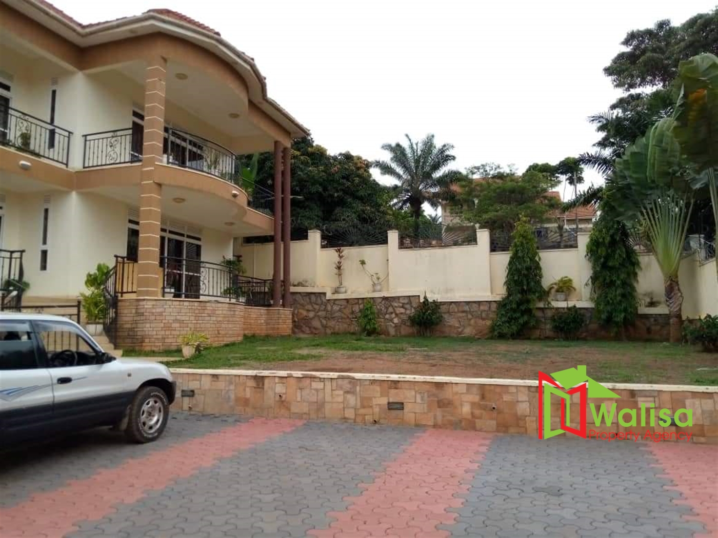 Storeyed house for sale in Munyonyo Kampala