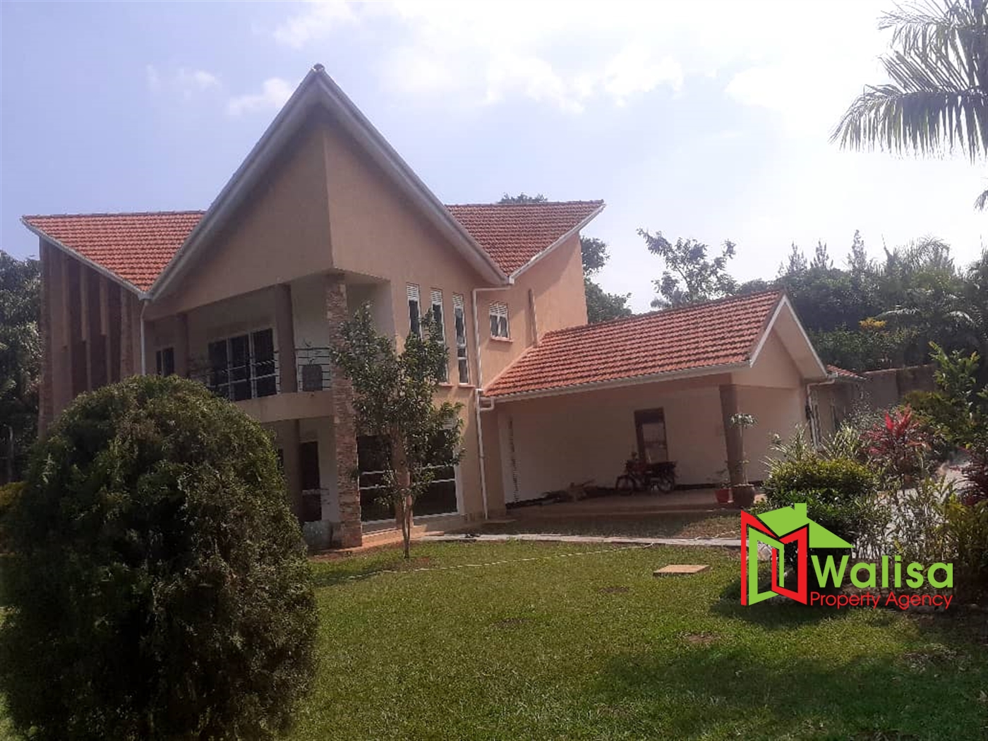 Storeyed house for sale in Lubowa Wakiso