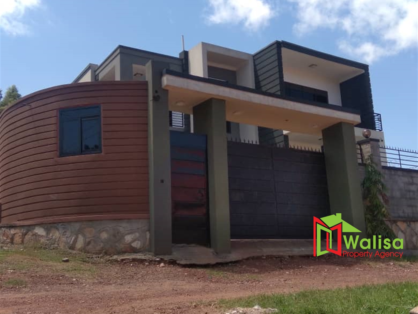 Storeyed house for sale in Seguku Wakiso