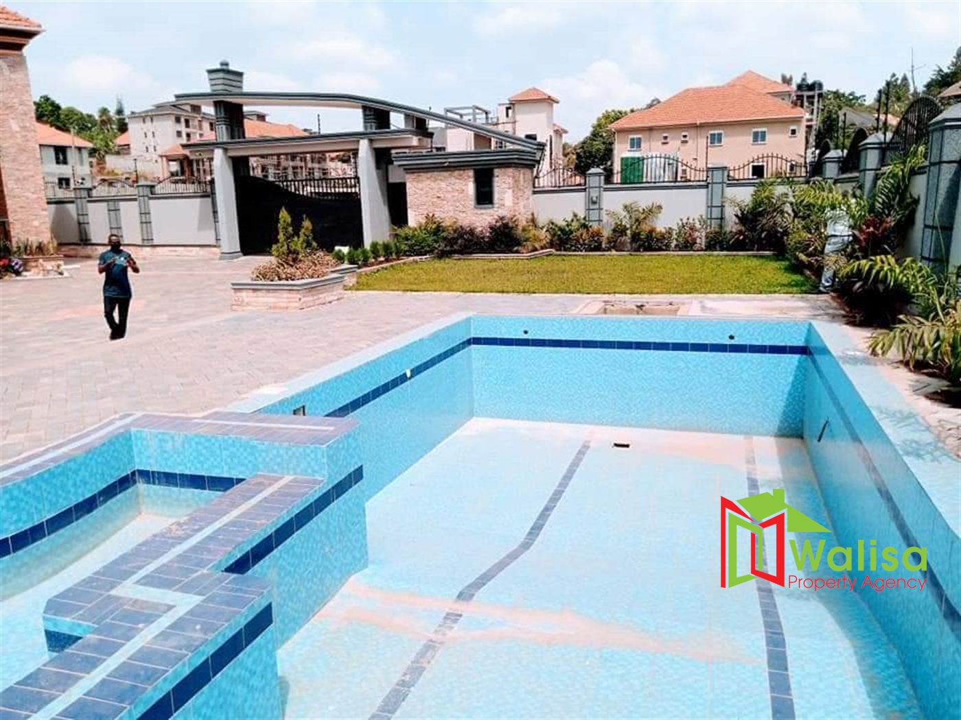 Mansion for sale in Kyanja Wakiso