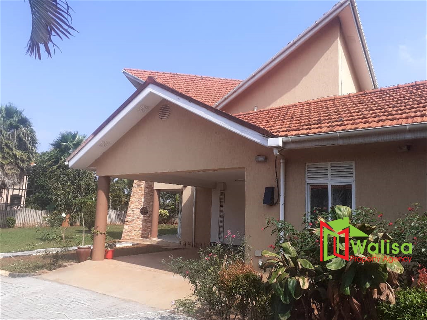 Storeyed house for sale in Lubowa Wakiso