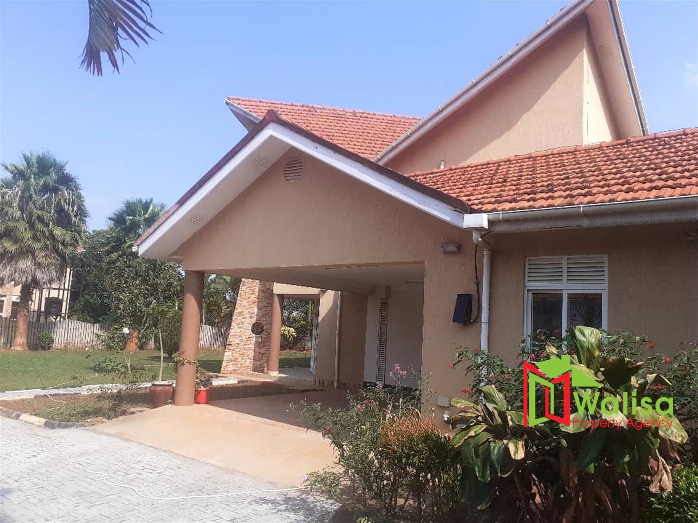 Storeyed house for sale in Lubowa Wakiso