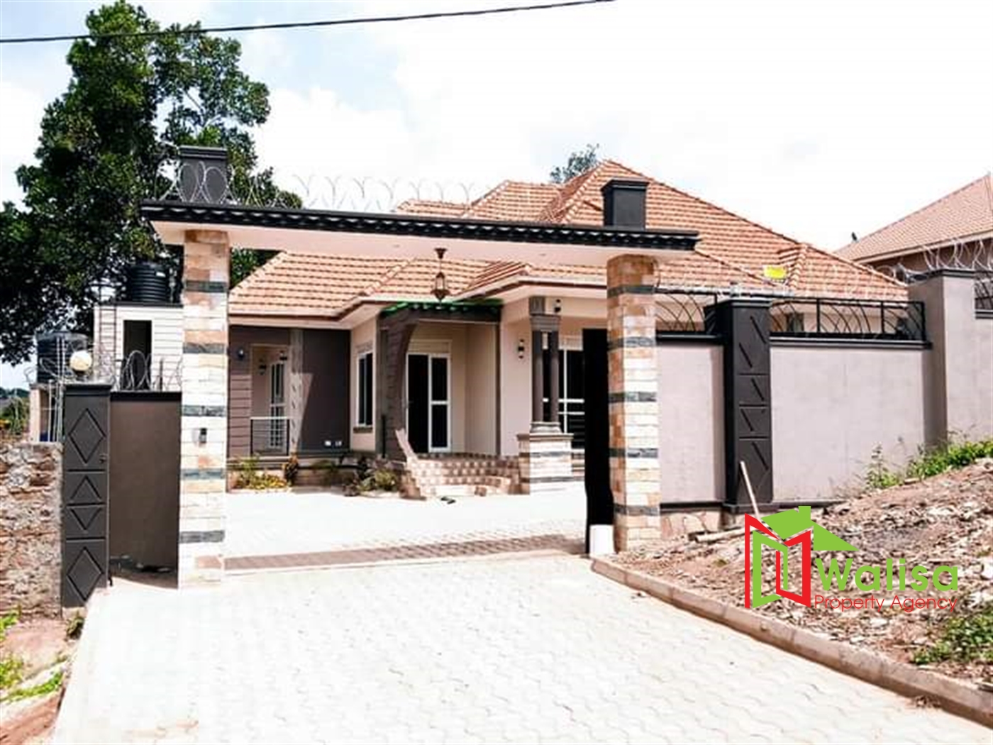 Town House for sale in Nakweelo Wakiso