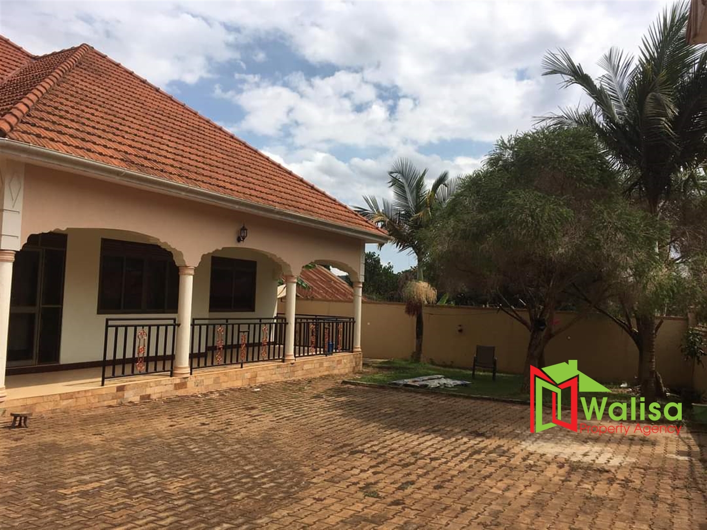 Town House for sale in Munyonyo Kampala