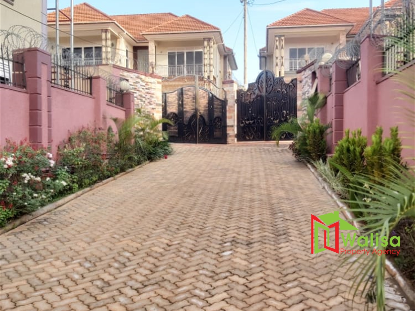 Mansion for sale in Kitende Wakiso