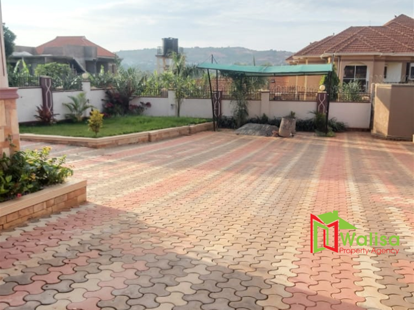 Mansion for sale in Kitende Wakiso