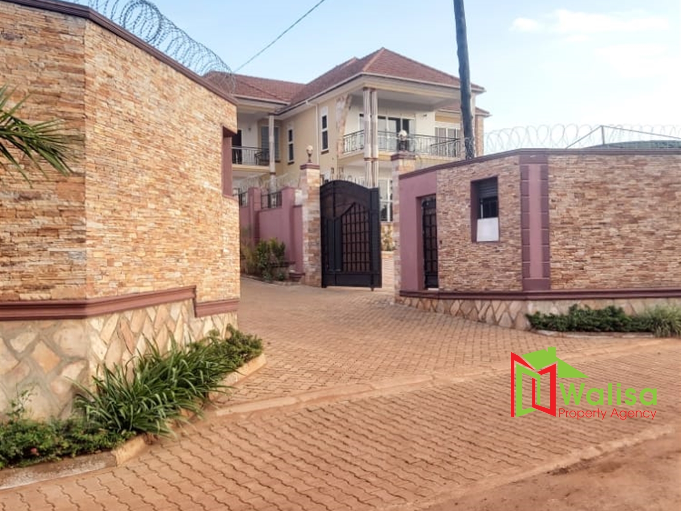 Mansion for sale in Kitende Wakiso