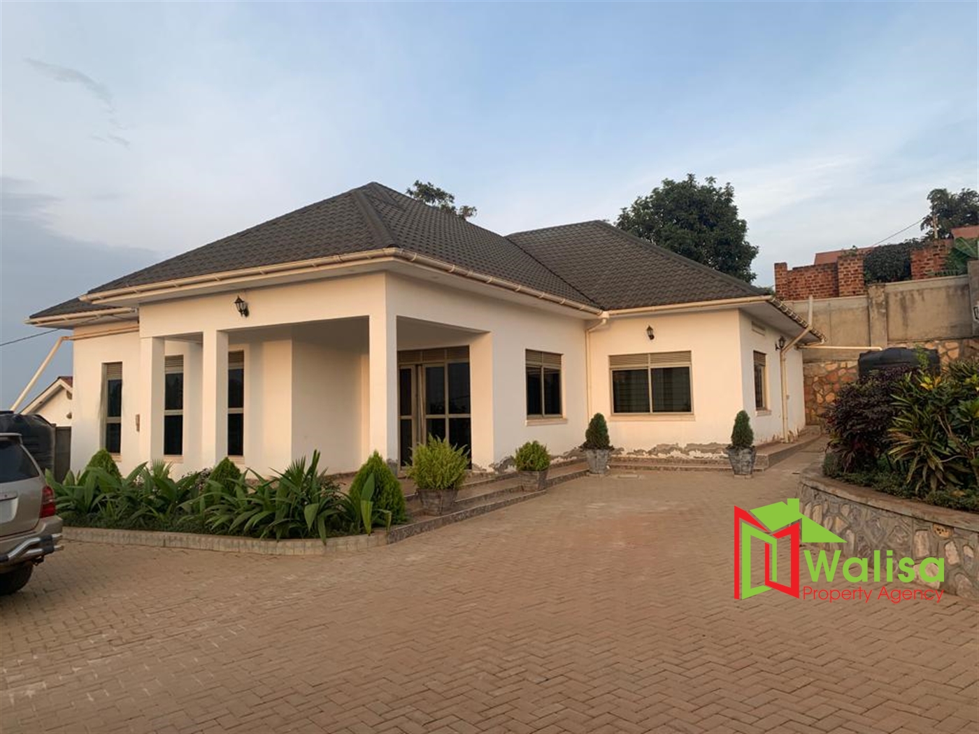 Mansion for sale in Kira Wakiso