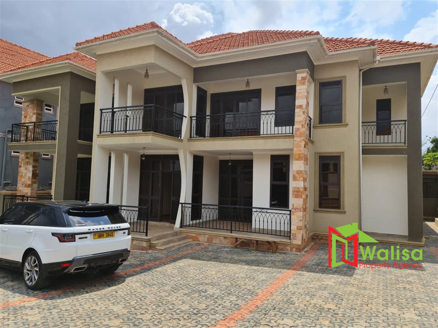 Mansion for sale in Kira Wakiso