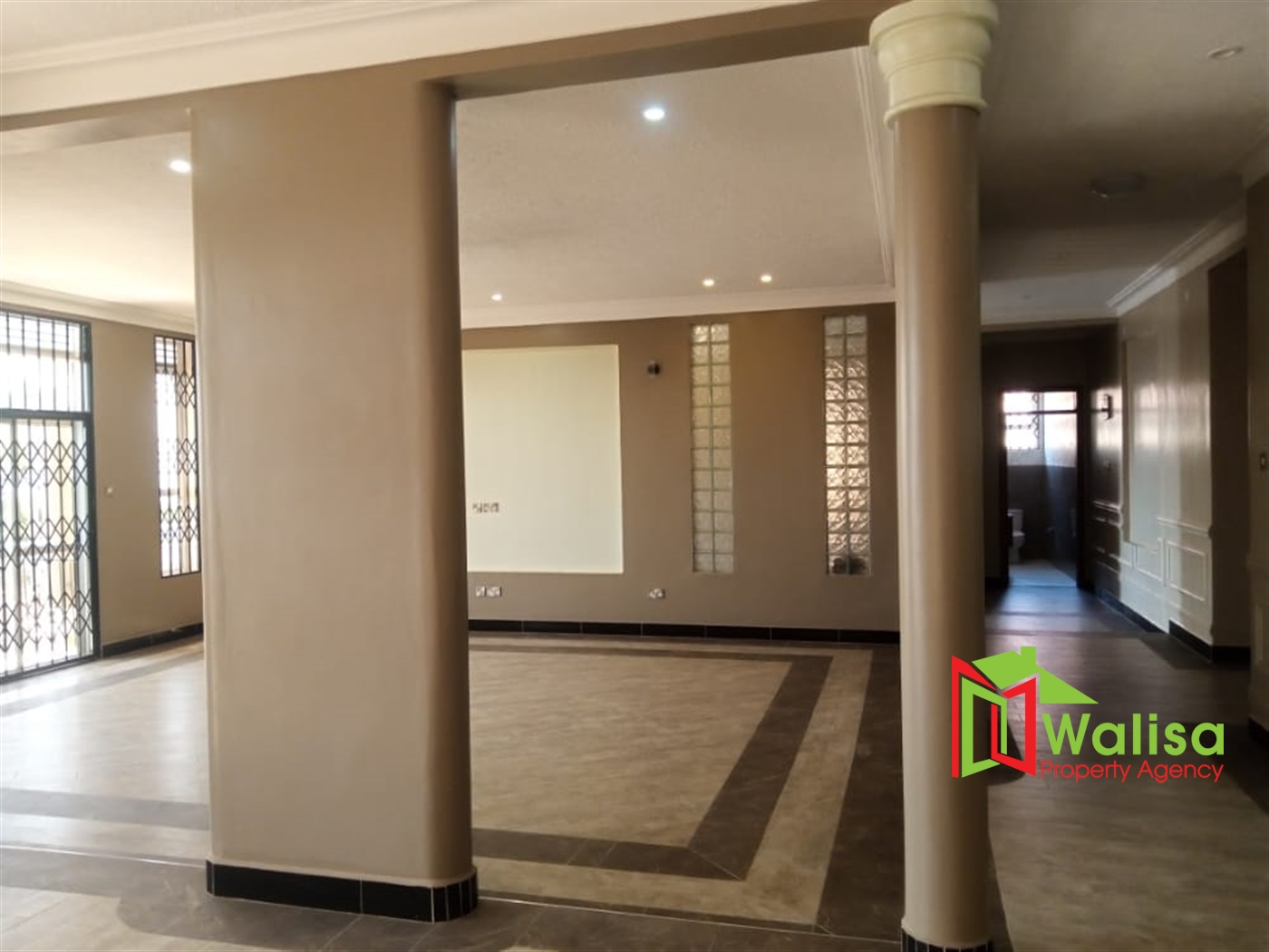 Mansion for sale in Kigo Wakiso