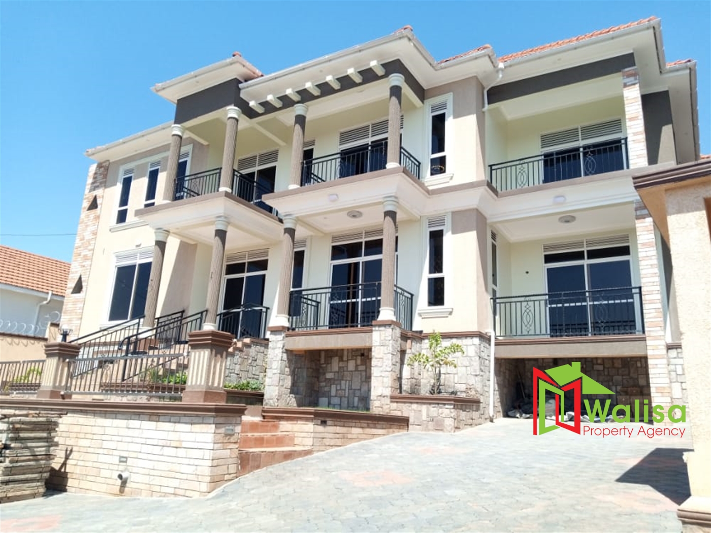 Mansion for sale in Kigo Wakiso