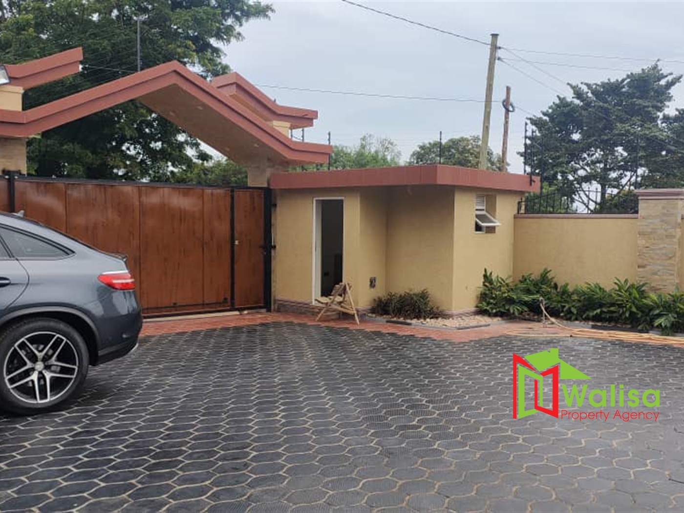 Mansion for sale in Munyonyo Wakiso