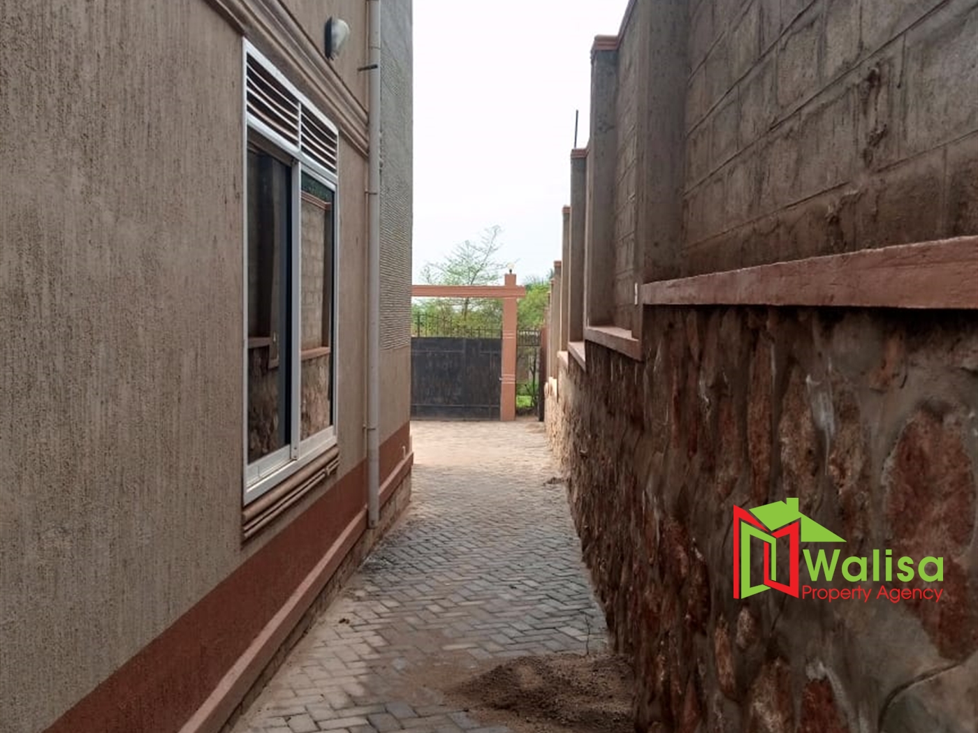 Mansion for sale in Kajjansi Wakiso