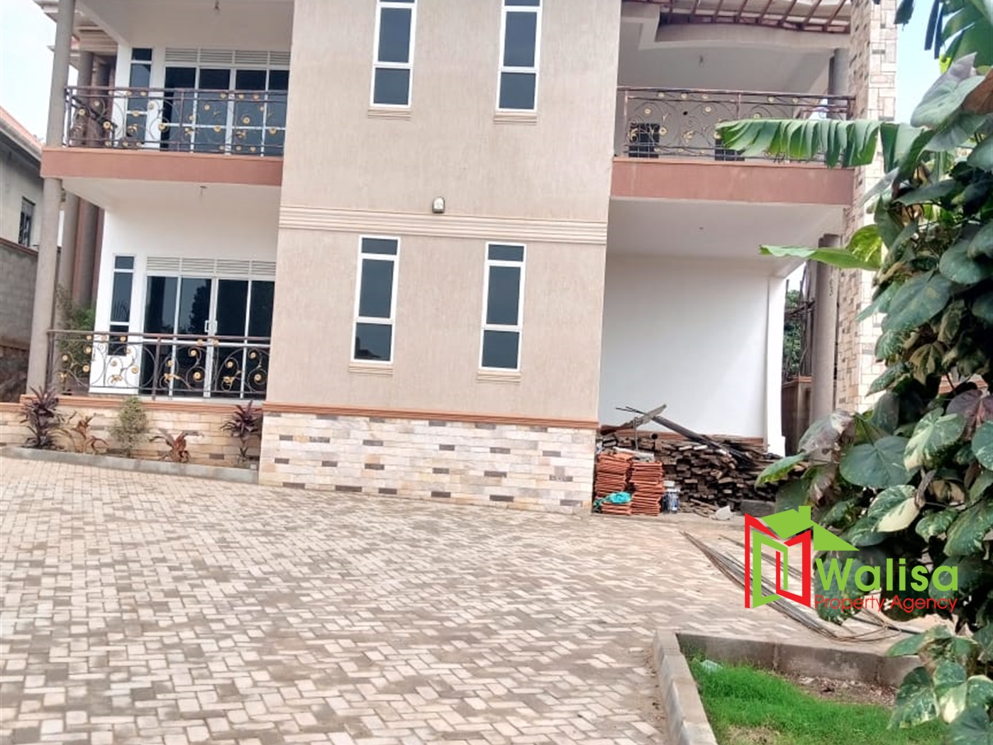 Mansion for sale in Kajjansi Wakiso