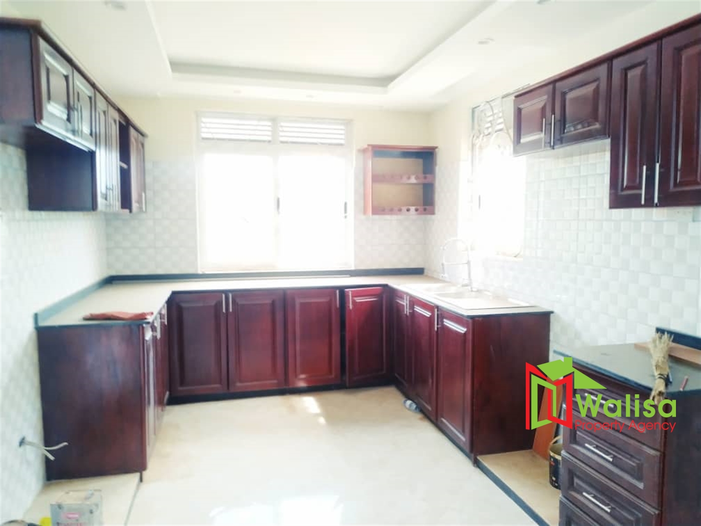 Mansion for sale in Kira Wakiso