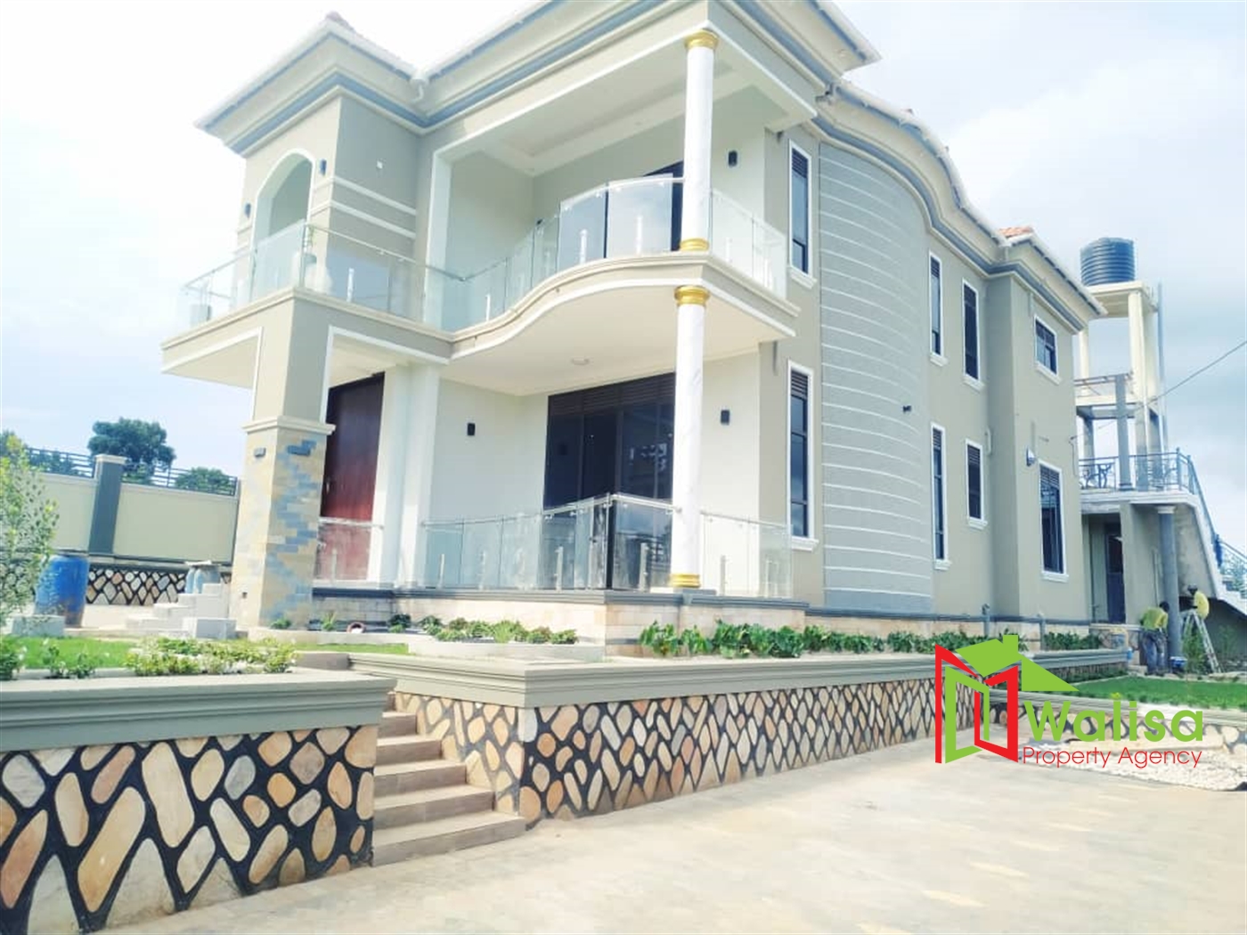 Mansion for sale in Kira Wakiso