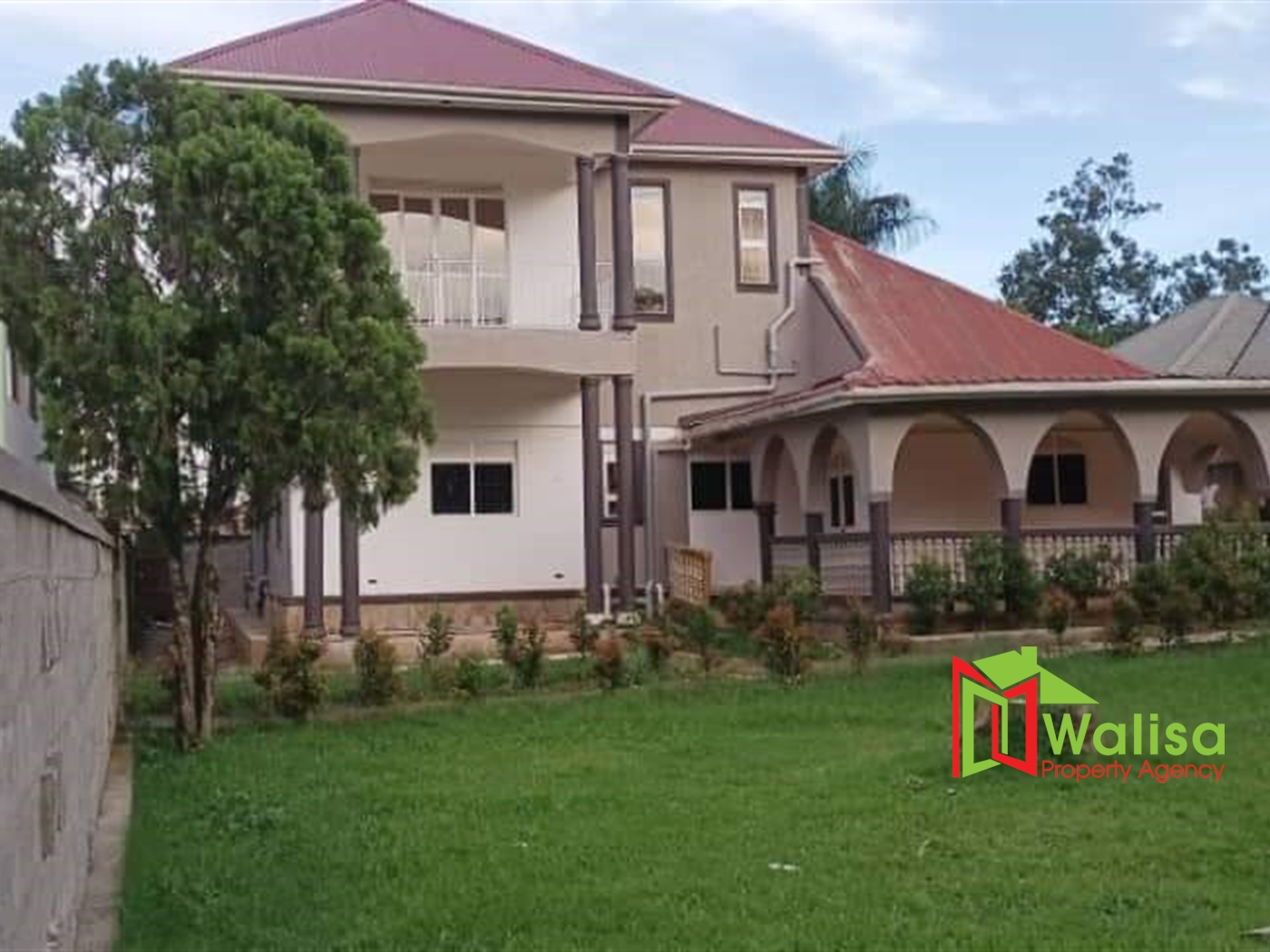 Mansion for sale in Kasangati Wakiso