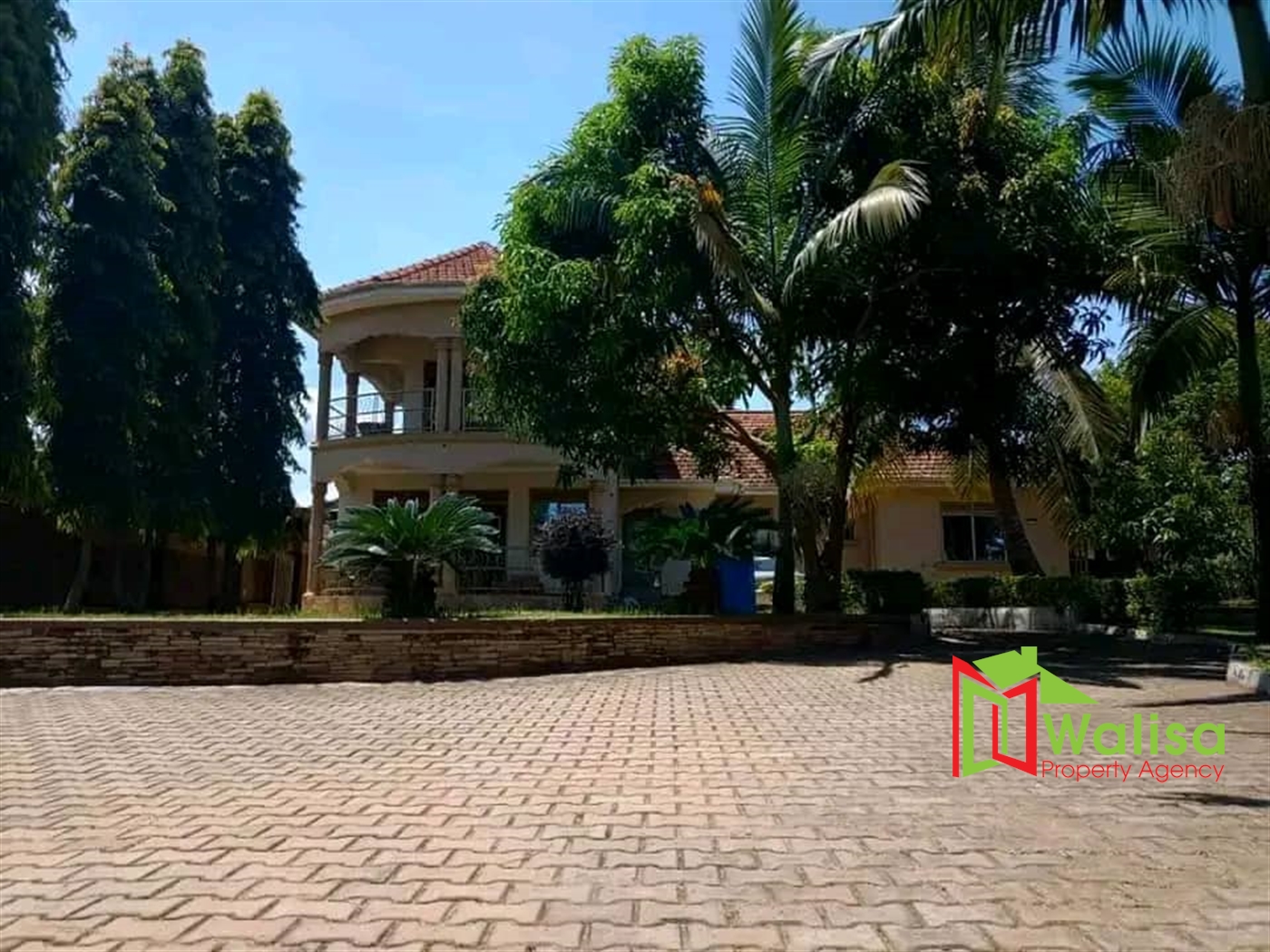 Storeyed house for sale in Kitabi Busheenyi