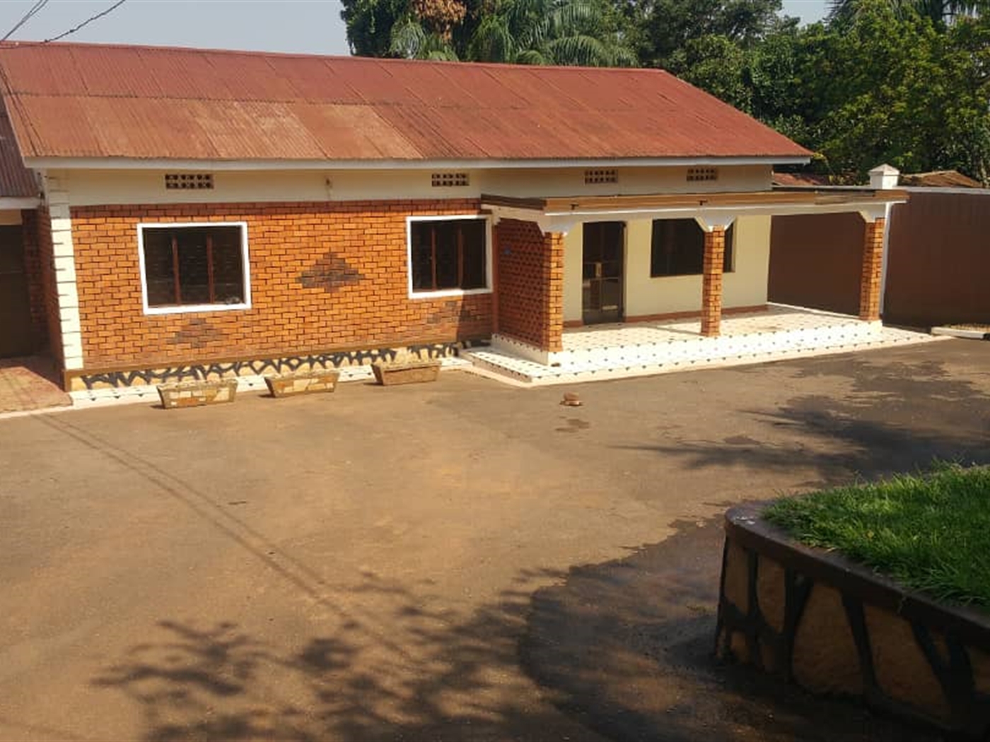 Bungalow for sale in Mengo Kampala