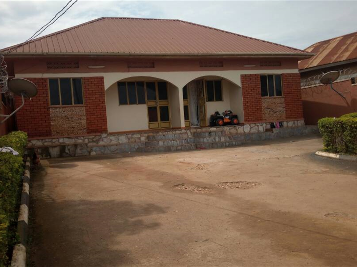 Bungalow for sale in Kiwaatule Kampala