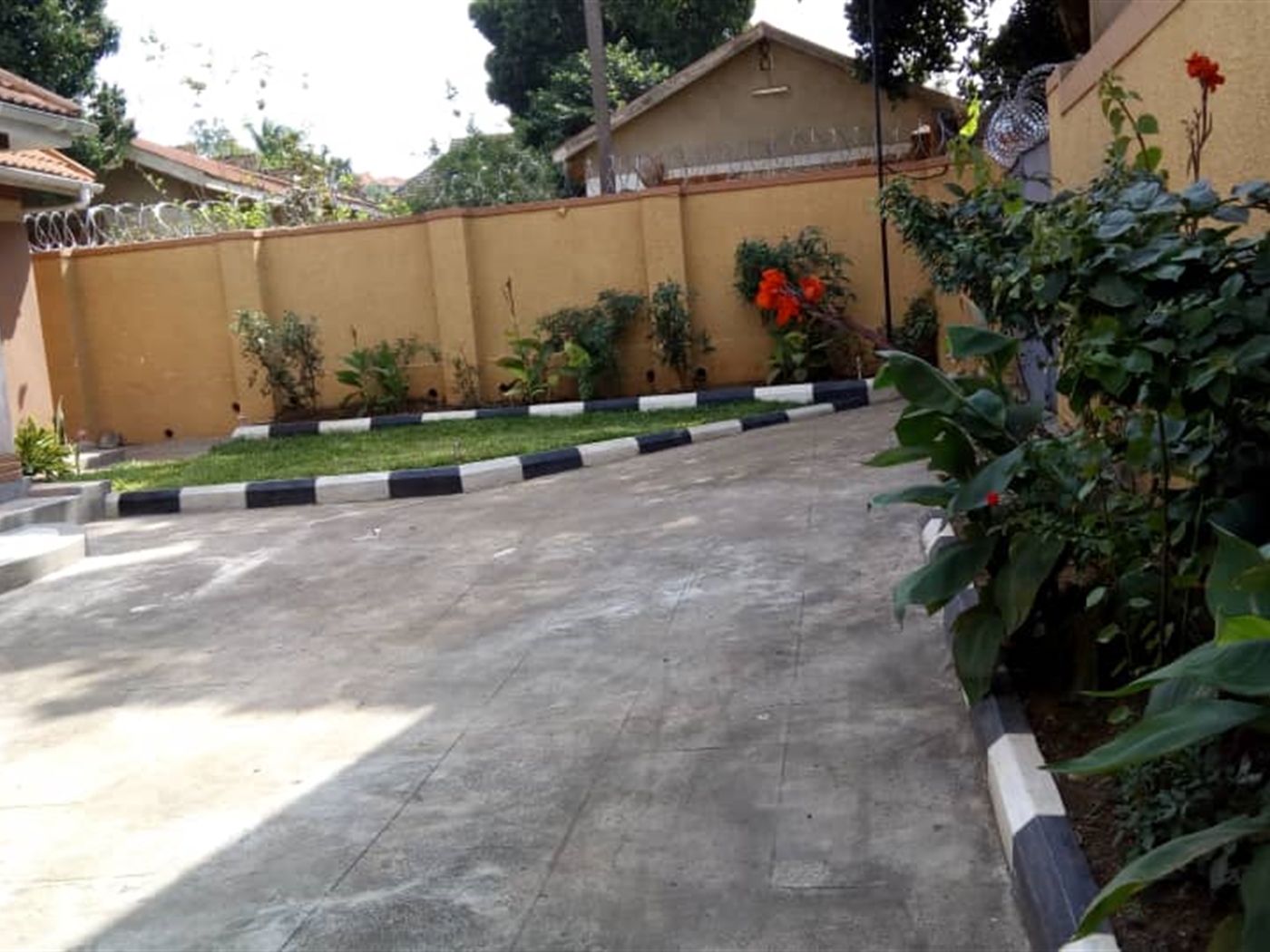 Bungalow for sale in Munyonyo Kampala