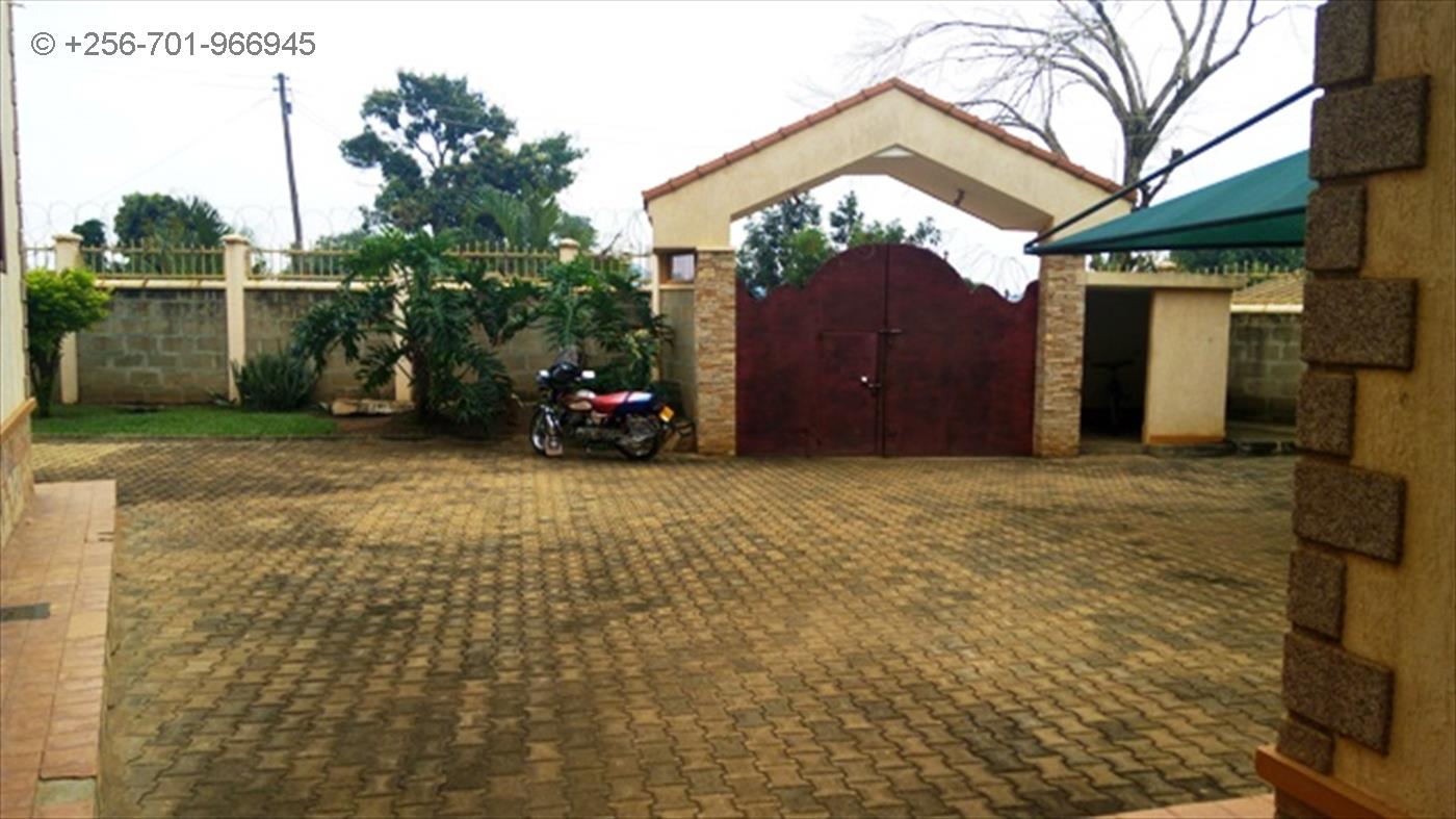 Mansion for sale in Bbunga Kampala