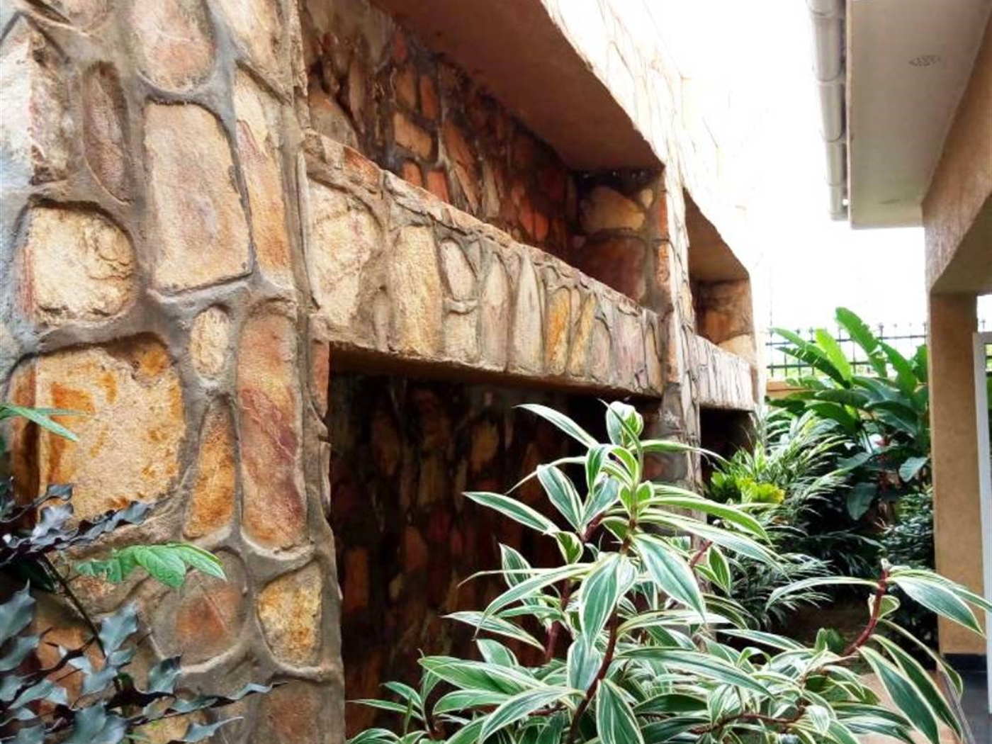 Mansion for sale in Munyonyo Kampala