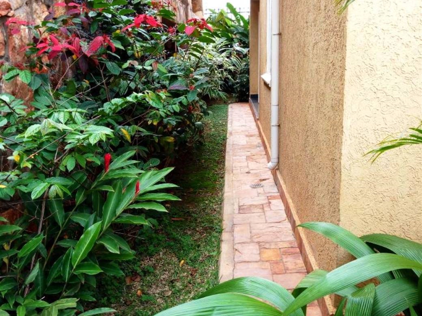 Mansion for sale in Munyonyo Kampala