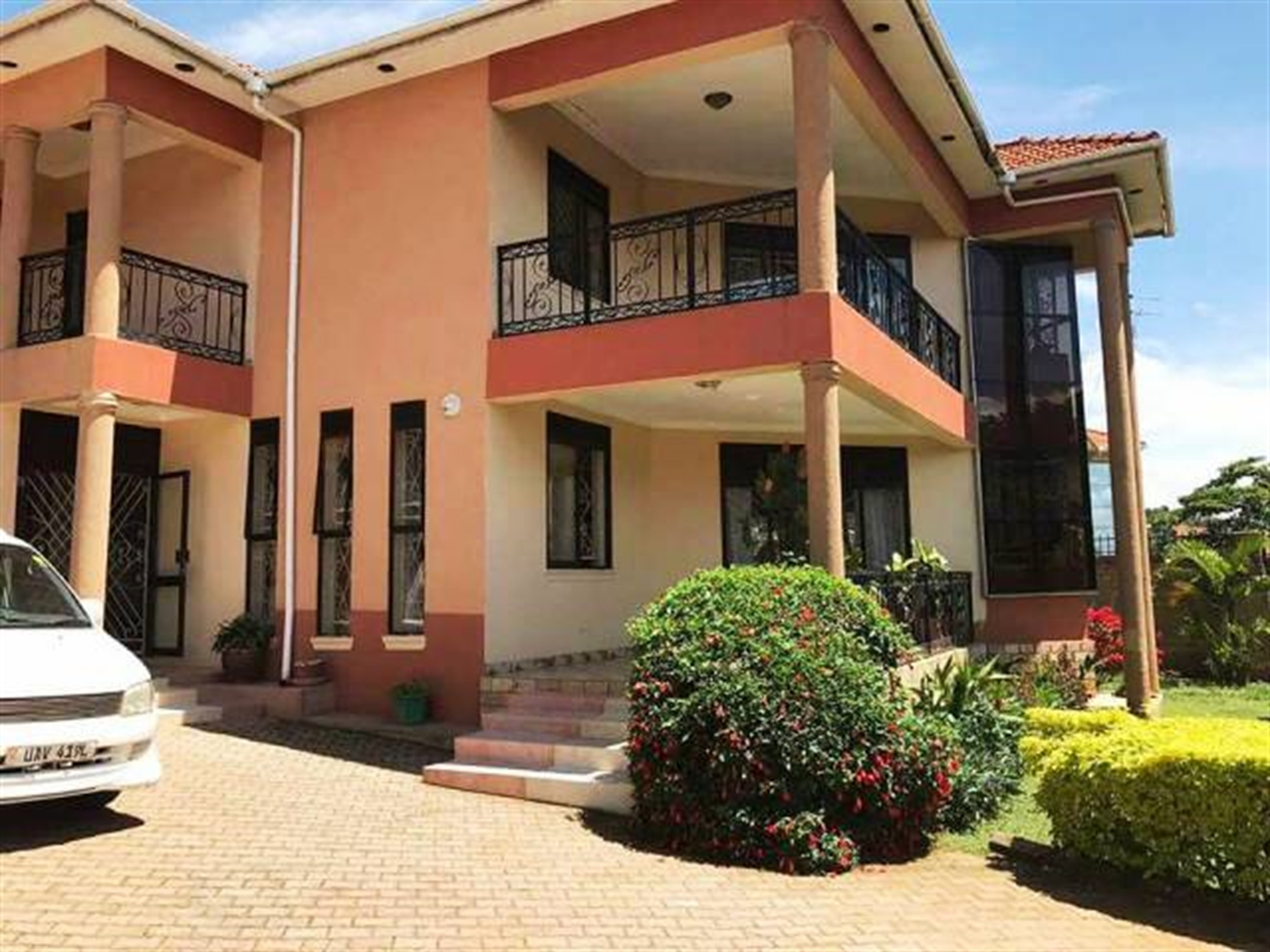 Mansion for sale in Munyonyo Kampala