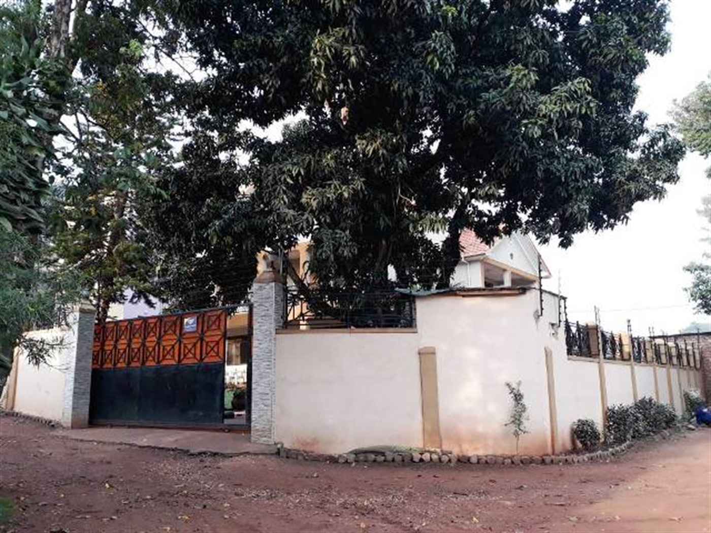 Mansion for sale in Bugoloobi Kampala