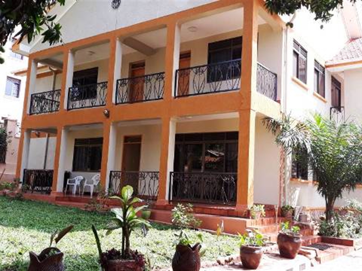 Mansion for sale in Bugoloobi Kampala