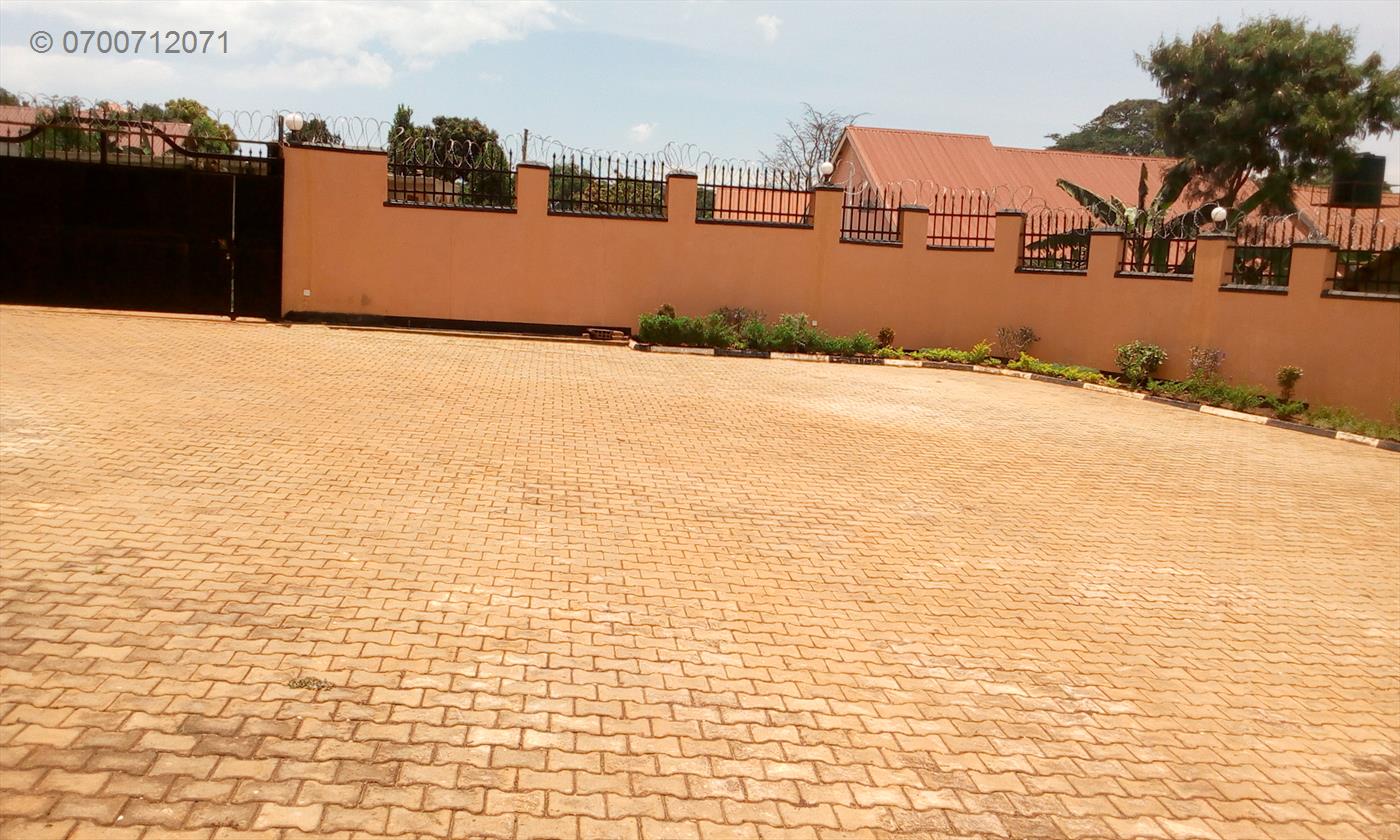 Bungalow for rent in Bwebajja Wakiso