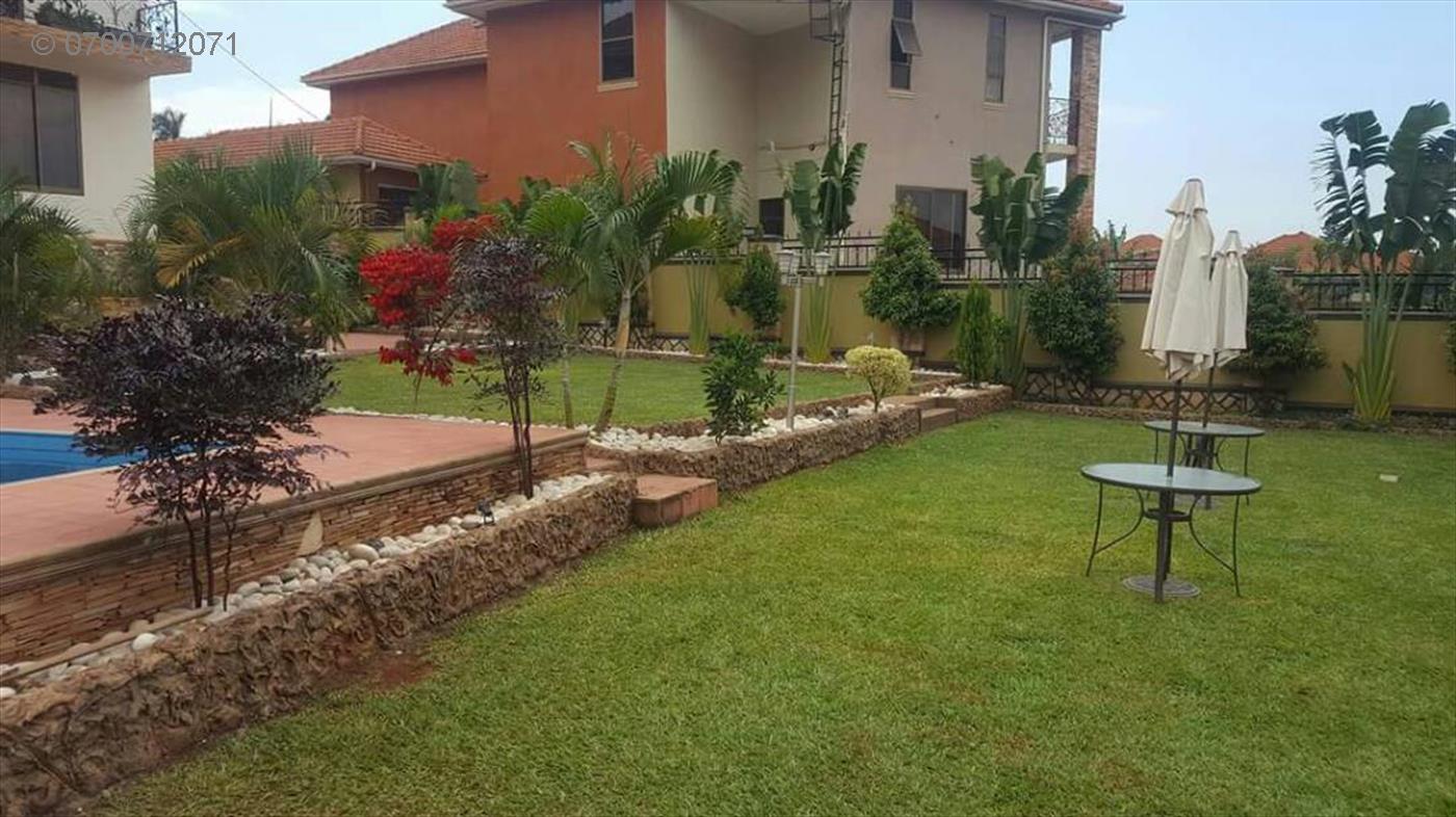 Mansion for sale in Kitende Wakiso