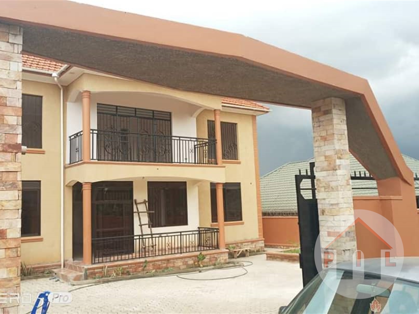 Mansion for sale in Kira Wakiso