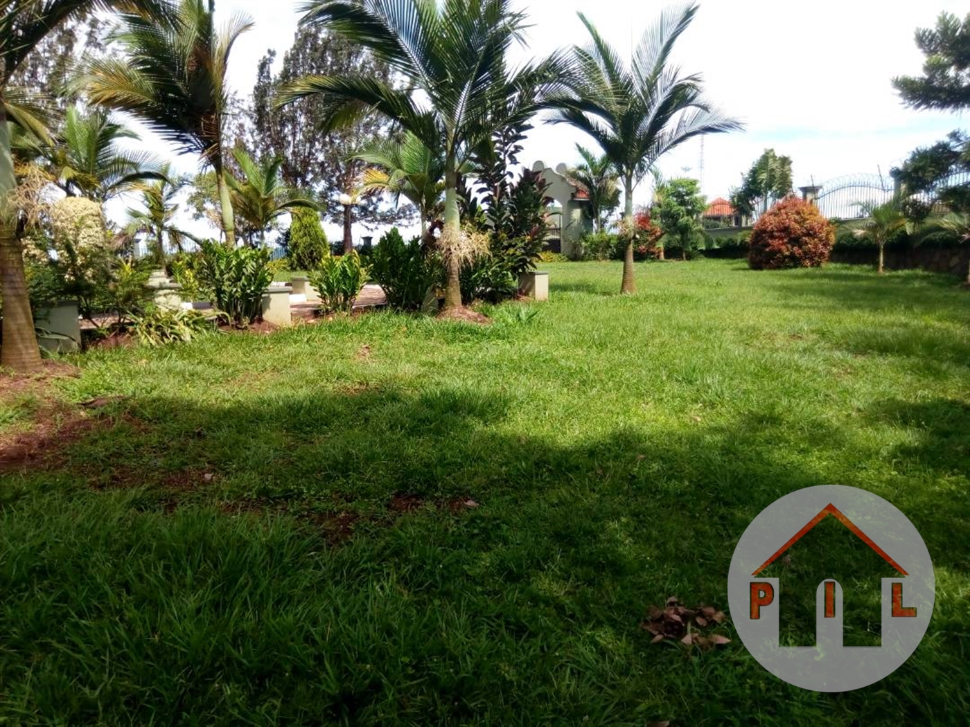 Mansion for sale in Nalumunye Kampala