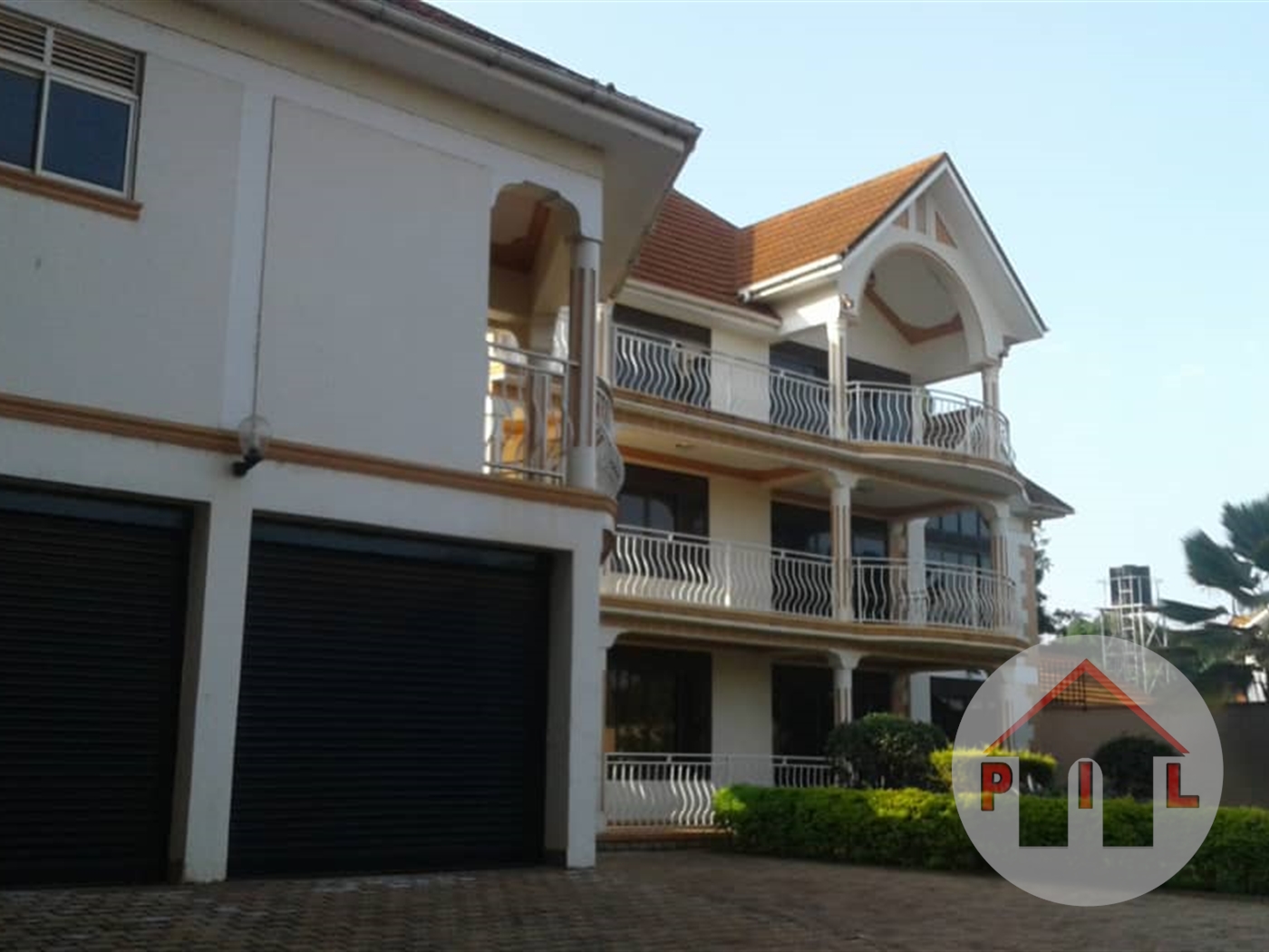 Storeyed house for sale in Bugoloobi Kampala