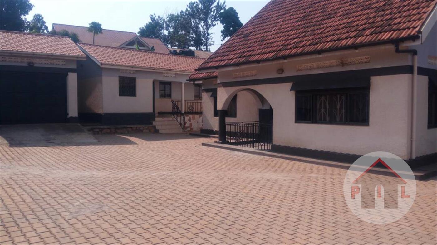Duplex for sale in Kisaasi Kampala