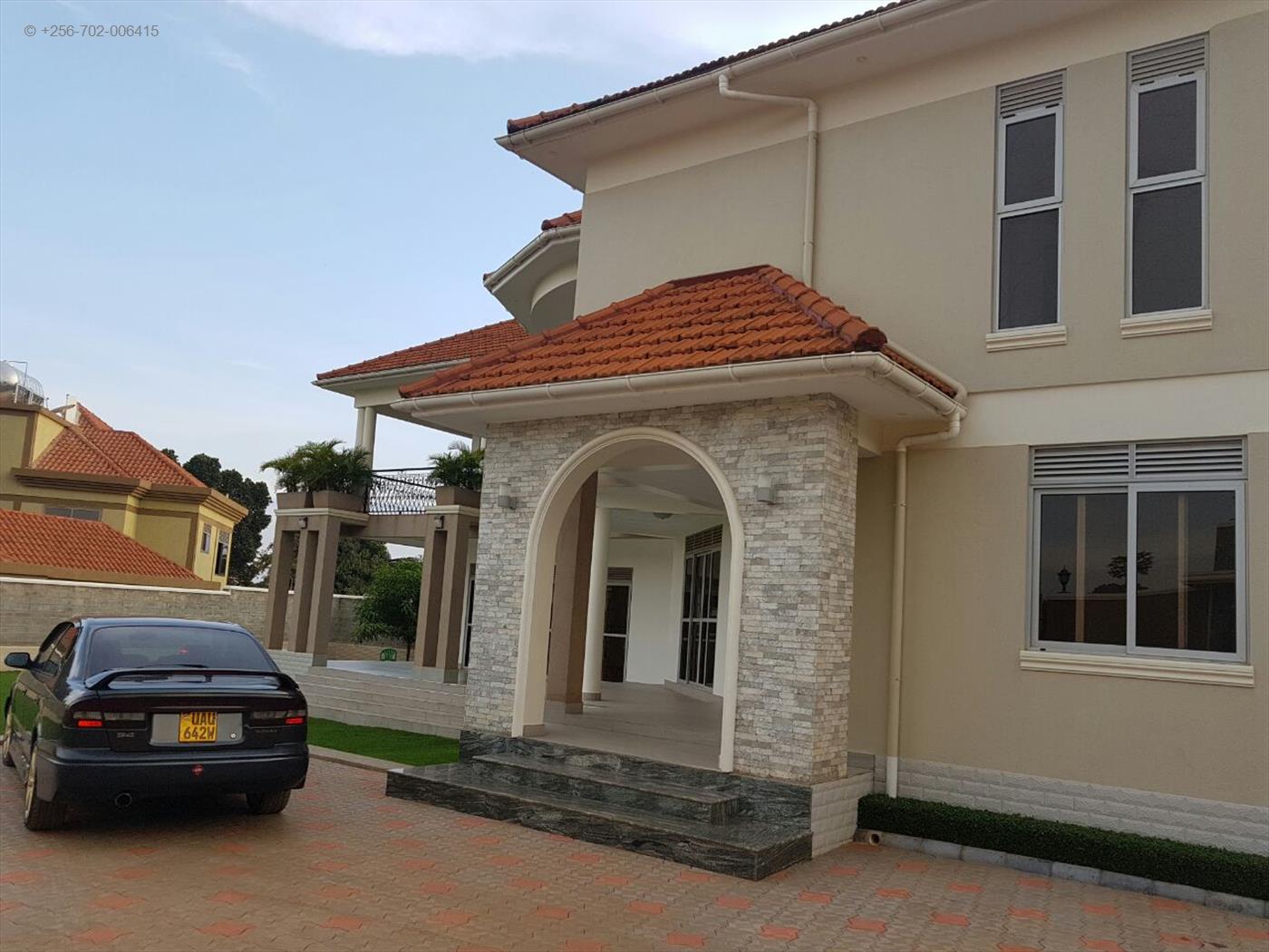 Mansion for sale in Kira Wakiso