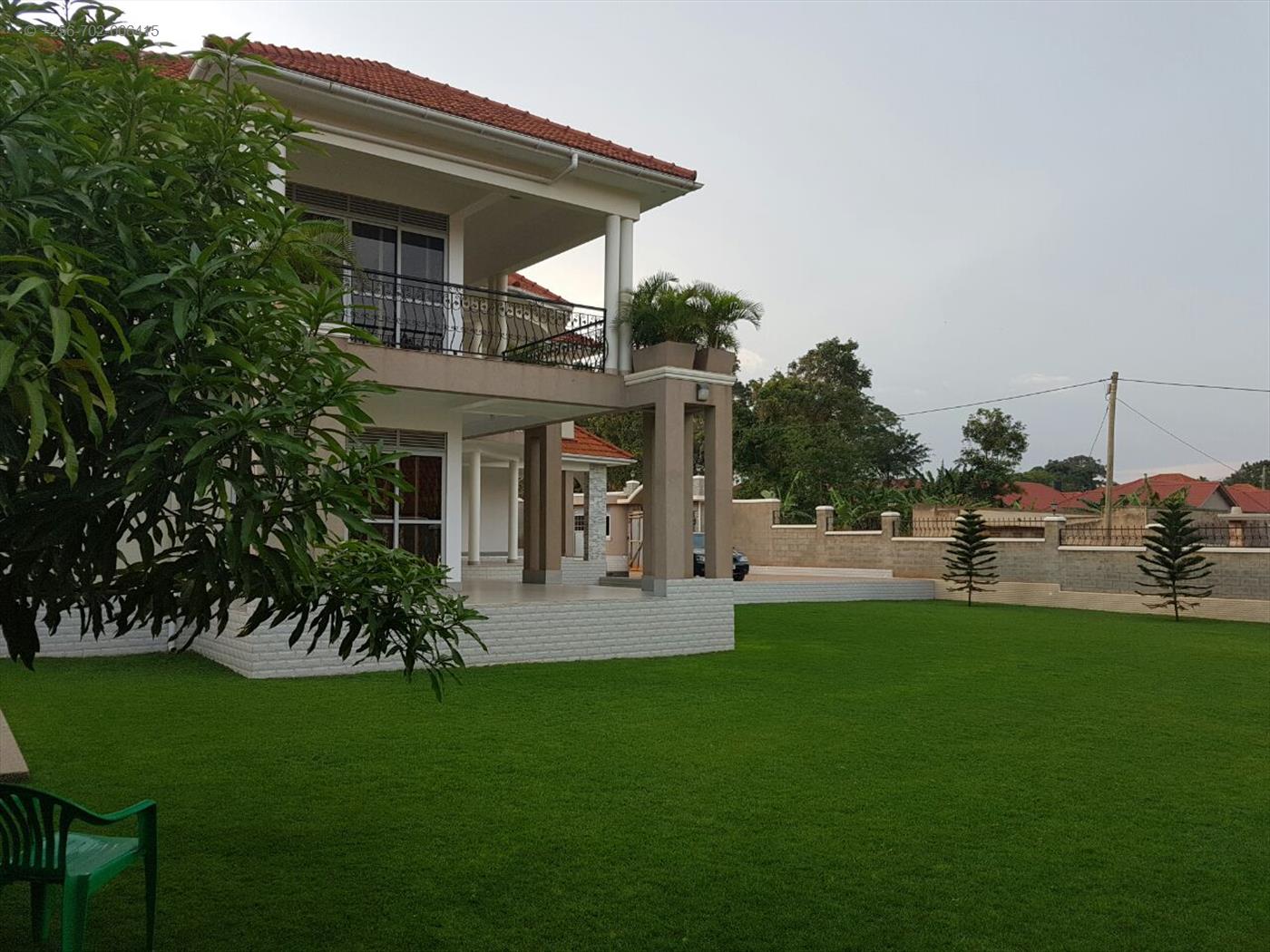 Mansion for sale in Kira Wakiso