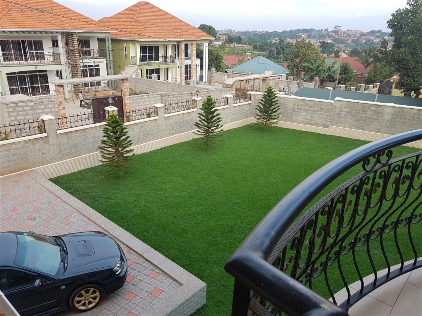 Mansion for sale in Kira Wakiso