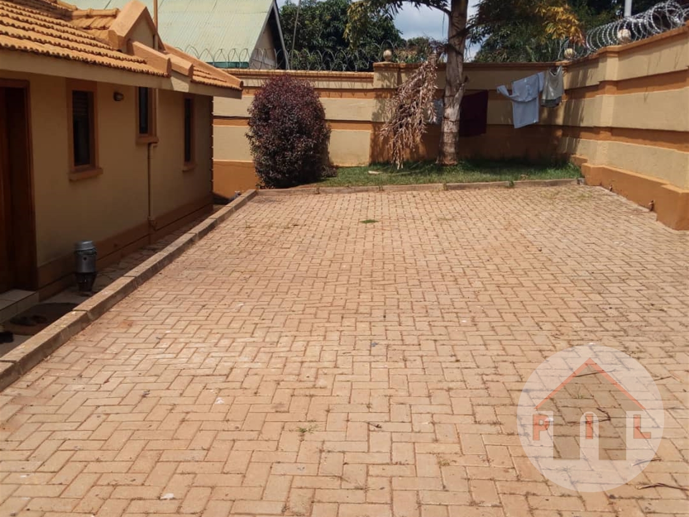 Mansion for sale in Bweyogerere Wakiso