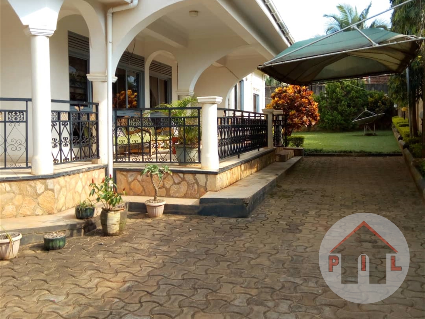 Bungalow for sale in Munyonyo Kampala