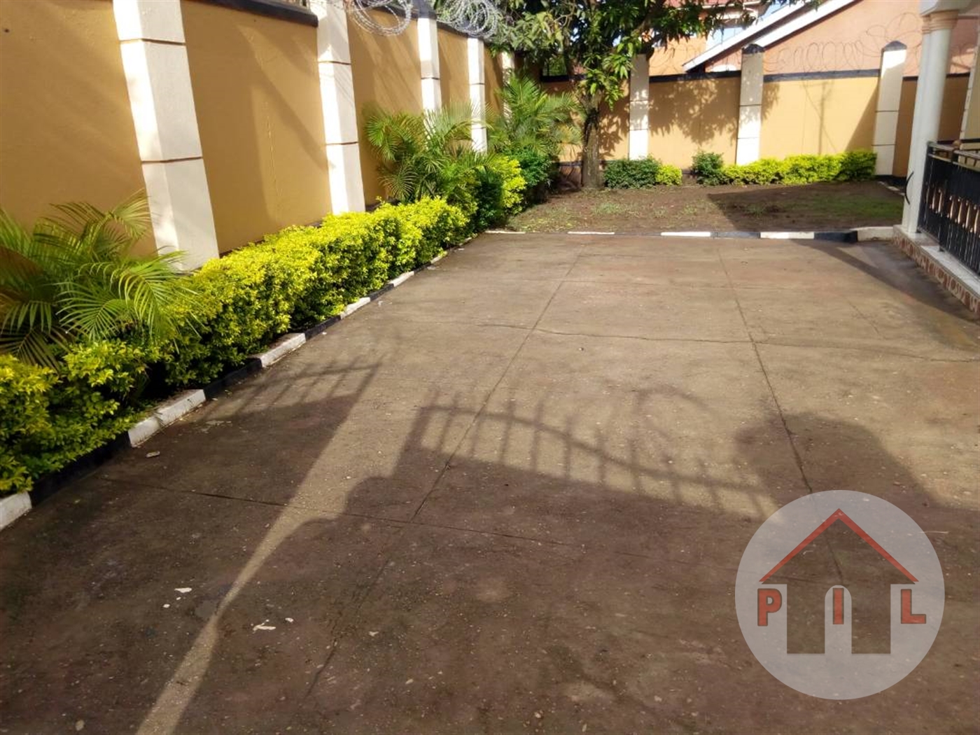 Bungalow for sale in Lweza Wakiso