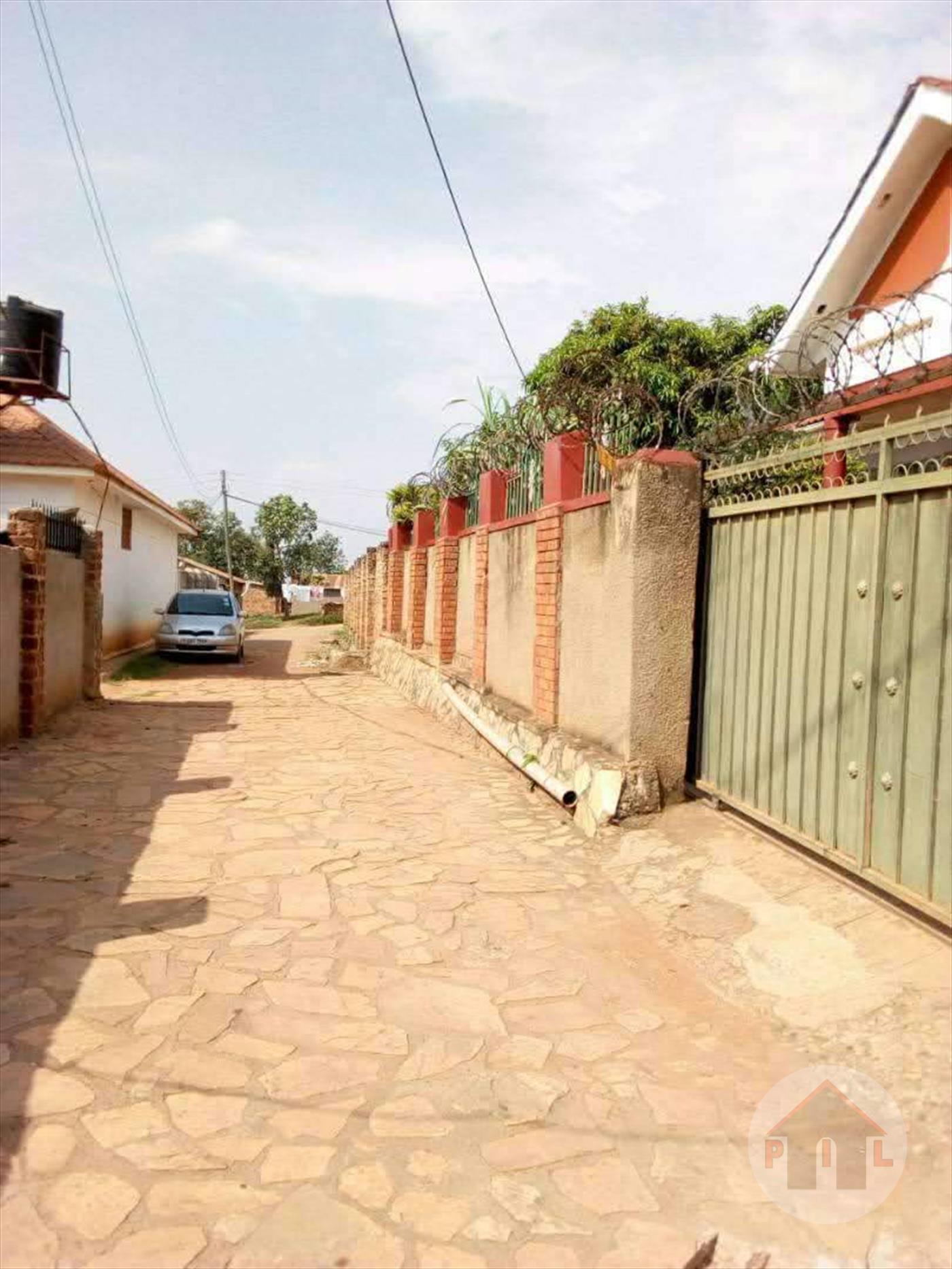 Town House for sale in Kiwaatule Kampala
