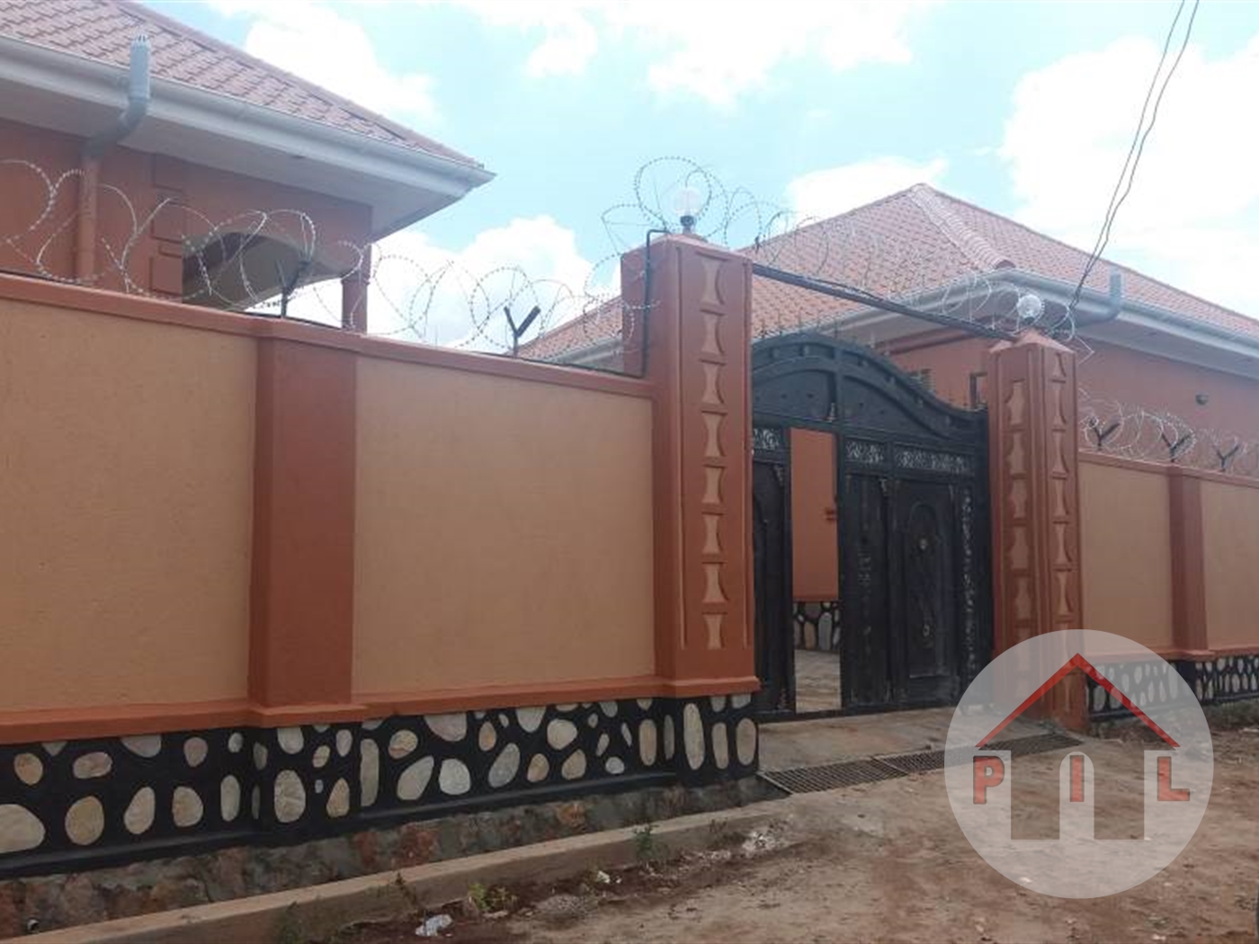 Semi Detached for rent in Mpererwe Kampala