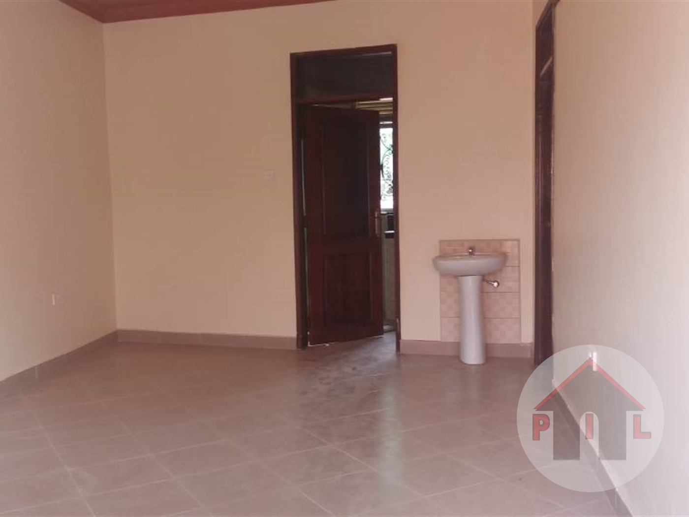 Semi Detached for rent in Mpererwe Kampala