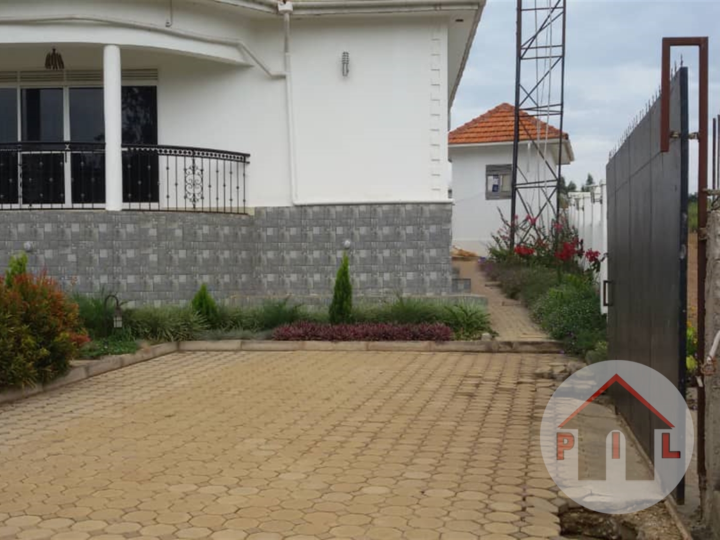 Mansion for sale in Akright Wakiso